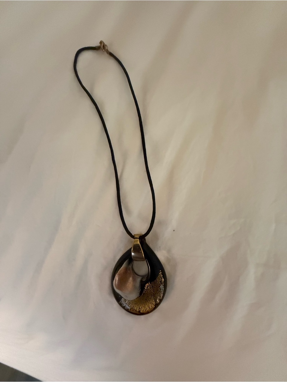 Elegant Black and Gold Teardrop Pendant Necklace